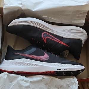 Nike Men's Air Zoom Winflo 8 Running Shoes